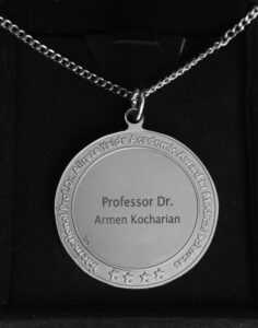 نشان افتخار بنیاد پروفسور یلدا