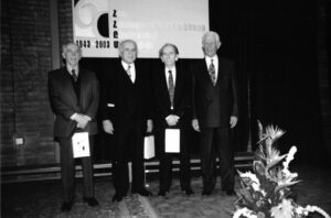 اعضای هیئت موسس انجمن در مراسم جشن شصت سالگی انجمن