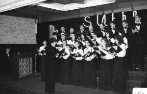 گروه هم سرایان به رهبری آرپی سیمروجیان