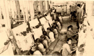 دختران یتیم ارمنی در فاصله ۱۹۲۳ - ۱۹۲۹م موفق به بافتن ۳۲۴۰ قالی شدند که همگی برای تامین نیازهای یتیم خانه به فروش می رسید