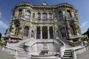 قصر کوچوک سو،اثر نیکوقوس بالیان