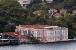 قصر بالتالیمان،اثر سرکیس بالیان