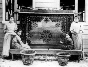 دختران ارمنی در کارگاه های فرش بافی