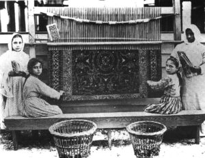 دختران ارمنی در کارگاه های فرش بافی