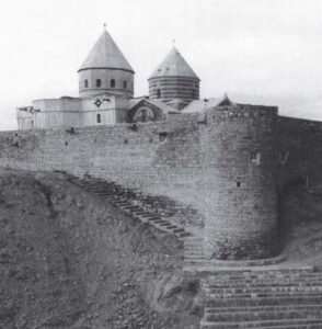 نمایی از قره کلیسا پیش از ساخته شدن راه آسفالت