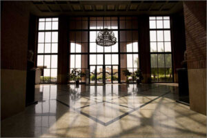 ورودی داخلی و راه پله مرکز دایره المعارف اسلامی