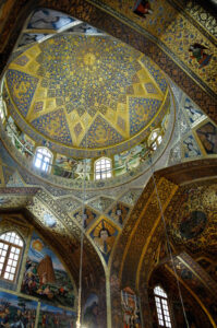 نمای داخلی کلیسا