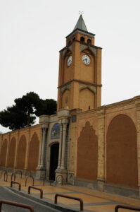 برج ساعت و ورودی اصلی دیر