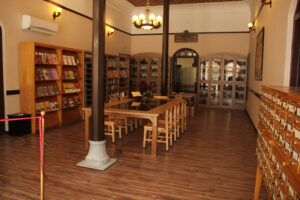 بخش هایی از کتابخانه و مرکز اسناد نسخ خطی نرسس شنورهالی