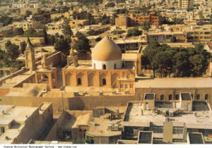 مقایسه نمای دو کلیسای تادئوس (قراکلیسا) و سورپ هوسپ آرماتاتسی