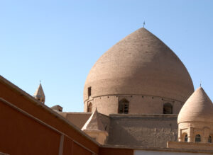نمای گنبد اصلی بیضی شکل (تخم مرغی)