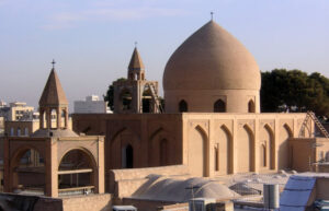 حجم بیرونی با طاق نماها و گنبد اصلی کلیسای سورپ آرماتاتسی