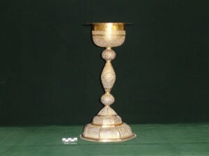 نمونه ای از ظروف مخصوص مراسم مذهبی در کلیسا از جنس طلا