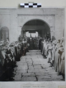 تصویر ورود هوسپ آرقوتیان،سفیر ارمنستان در ایران به کلیسای وانک