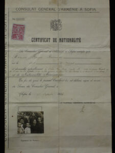 تصویر گذرنامه یک خانواده ارمنی در زمان استقلال ارمنستان