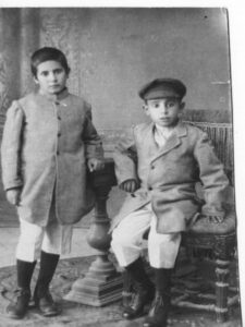 آبراهام (سمت چپ) و برادرش آرسن،آرشیو خانوادگی