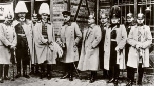 افسران نظامی آلمانی در ترکیه عثمانی در زمان نژادکشی ارمنیان 1915م منبع:بایگانی وزارت امور خارجه آلمان