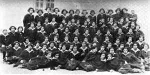 ملینه مانوشیان در یتیم خانه کورینت-یونان 1923م