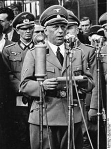 ژنرال ژولیوس ریتر هنگام سخنرانی در شهر هامبورگ