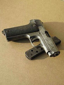 تصویر کلت کالیبر 6,35 سلستینو آلفونسو در موزه نهضت مقاومت شهر پاریس