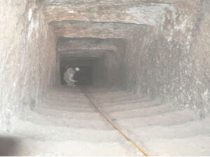 تصویر 7: نمای درونی و سقف تونل اسلام تپه