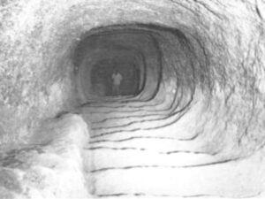 تصویر11: ورودی تونل نوشی جان ملایر