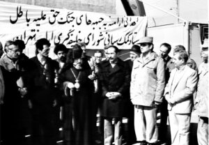 مراسم اهدایی کمک های ارمنیان به جبهه های جنگ تحمیلی (باغومیان نفر سمت چپ کنار روانشاد آرداک مانوکیان)