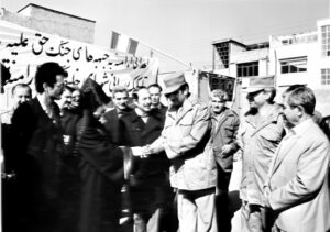 مراسم اهدای کمک های ارمنیان به جبهه های جنگ تحمیلی (وارتانیان نفرسمت راست،ایستاده در کنار روانشاد اسقف آرداک مانوکیان)