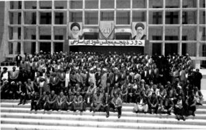 تصویر دسته جمعی نمایندگان دوره پنجم مجلس شورای اسلامی