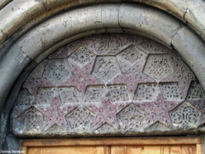 سردر کلیسای ساقموس