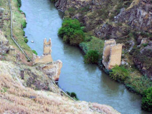 باقیمانده پل شهر آنی