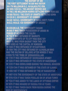 تابلوی راهنمای شهر آنی