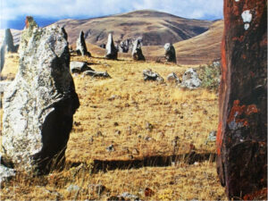 تصویر 1: خاچکار برروی گور افراد عادی ارمنستان