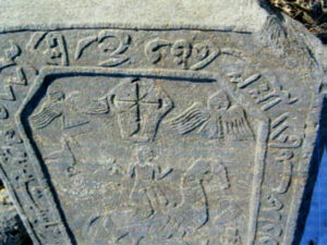 تصویر 23: سوار کار با کلاغ و فرشته،این گورنگاره یادآور نقوش چلیپاسنگ ها است