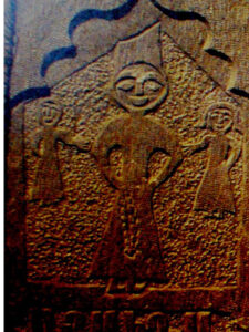 تصویر 30: گورنگاره شخصی ایستاده که دو زن وی را مشایعت می کنند