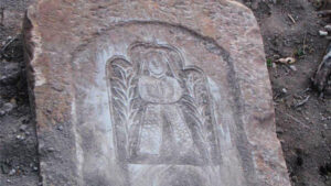 تصویر 47: گورنگاره زن ایستاده در محراب