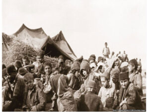 تصویر 62: کودکان بی سرپرست که از نواحی وان و شرق ترکیه کوچانده شدند.عکس از آرمین تی وگنر