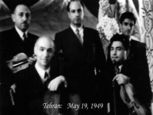 کوارتت زهی تهران.اولین اجرای کوارتت می مینور پرویز محمود در کلوب ارامنه در تاریخ 29 اردیبهشت 1328ش ردیف جلو از راست به چپ:روبن گریگوریان (ویولن اول) و دیمیتری کاراپتیان (ویولن سل) . ایستاده:واهه خوجیان (ویولن دوم)،پرویز محمود (آهنگ ساز) و روبن صافاریان (آلتو)