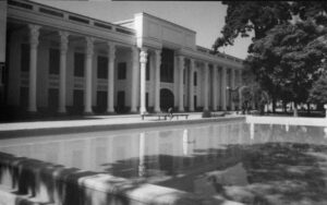 نمای شمالی ساختمان مجلس ایران.طراحی از کریم طاهرزاده بهزاد،تهران 1935م