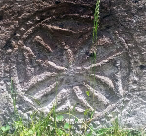 صلیب با نقش ها گیاهی،کلیسای یغوارد