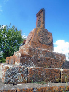 صفه و ته ستون ثلیب ستون دار روستای آنگغاگوت