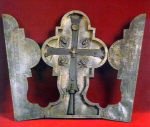 صلیب پایه دار آشوت باگرادونی