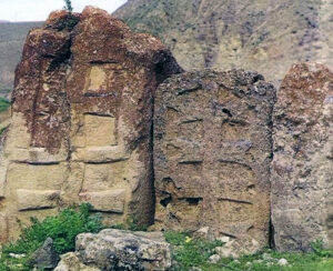 خاچکار روی صخره دیر آرنی