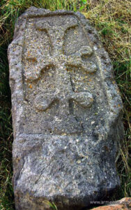 سنگ قلعه گارنی با نقش صلیب