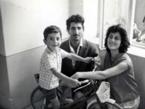 کارو و همسرش کارمن و پسرش رنه