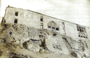 نمای کاخ آئینه حسینقلی خان از سمت رودخانه هرازدان - ایروان عکس از تاروردیان