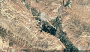 موقعیت کتیبه پیر غار در روستای ده چشمه میزدج