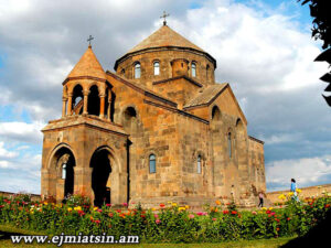 صومعه سورپ هریپسیمه که بر مزار وی بنا شده است