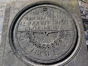 ساعت خورشیدی دیر زوارتنوتس