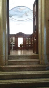 ورودی تالار کتابخانه دیر سورپ قازار عکس از مولف